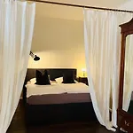 Lux 酒店