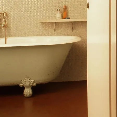 Lux Hotel *