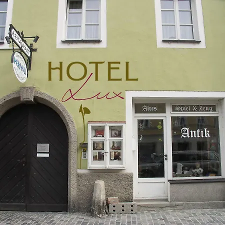 Lux Hotel *