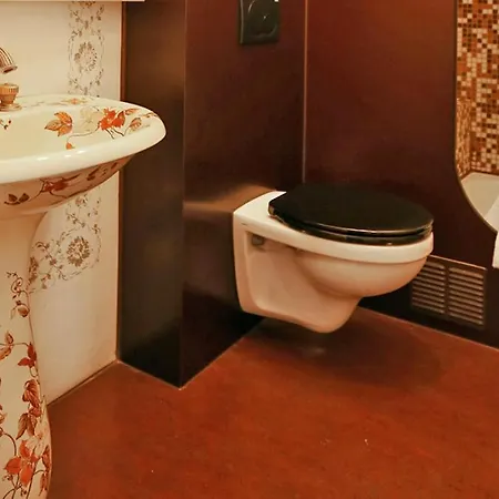 Lux Hotel *