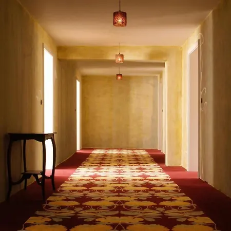 Lux Hotel *
