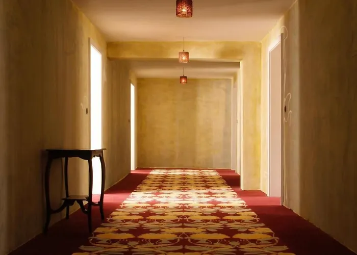 Lux Hotel *